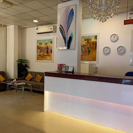 Savoy Inn Hotel Apartments Маскат Экстерьер фото