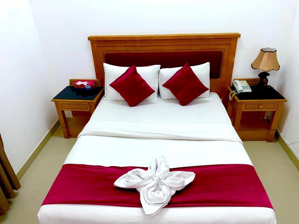 Savoy Inn Hotel Apartments Маскат Экстерьер фото