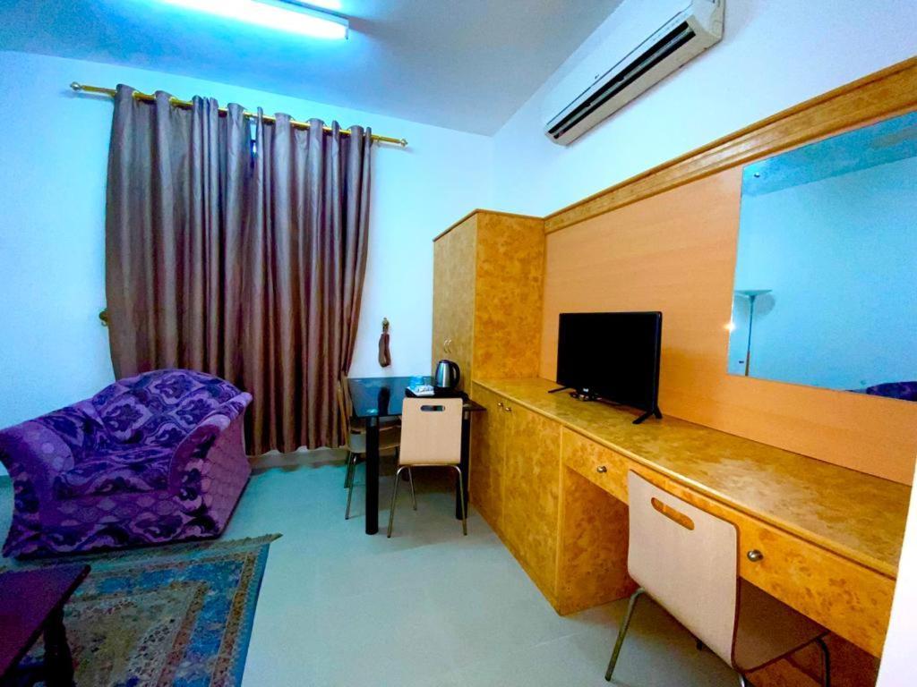 Savoy Inn Hotel Apartments Маскат Экстерьер фото