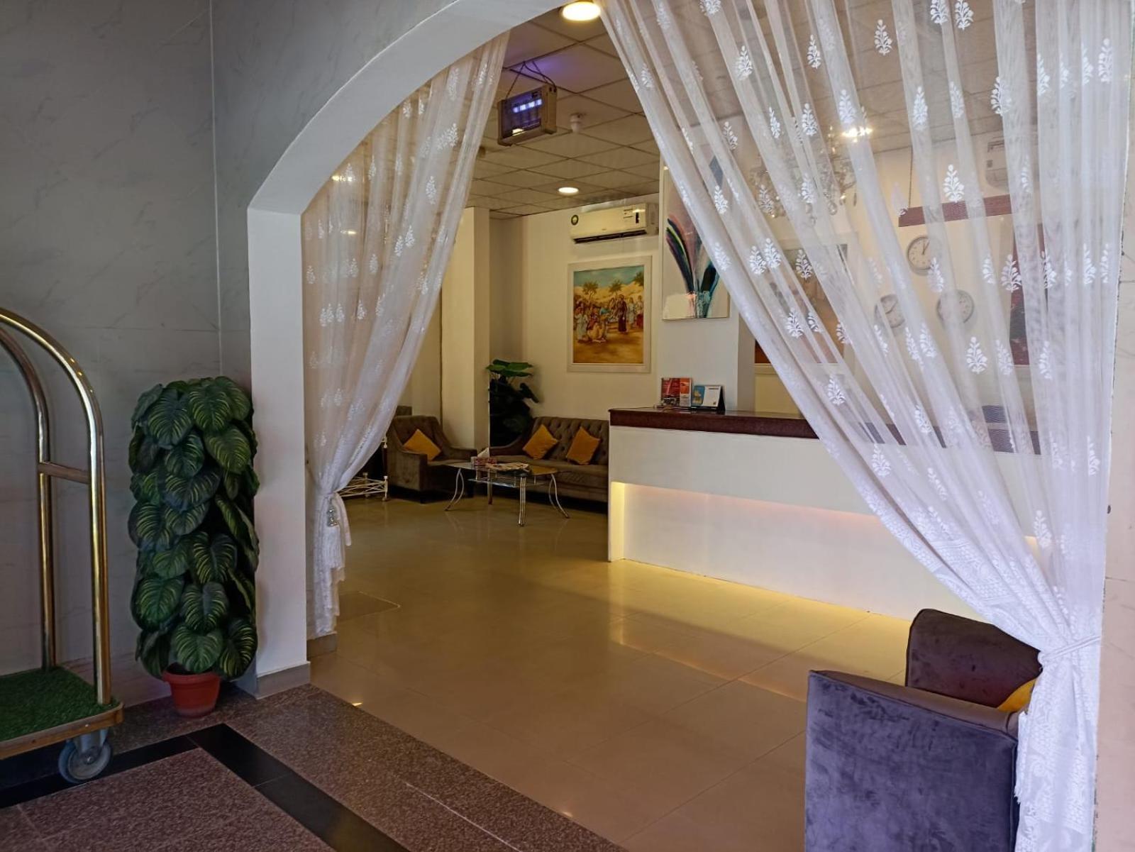 Savoy Inn Hotel Apartments Маскат Экстерьер фото