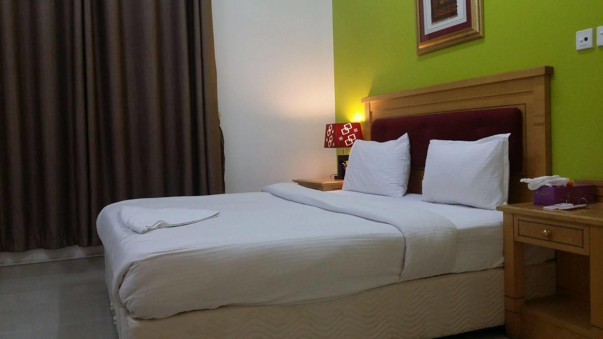 Savoy Inn Hotel Apartments Маскат Экстерьер фото